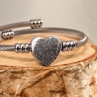 Armband met letter of vingerafdruk