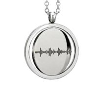 Ketting met stem-gravure (geluidsgolf)